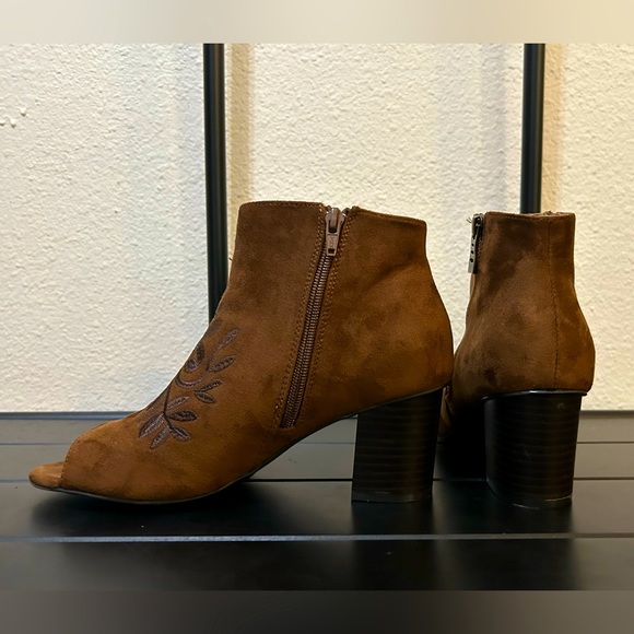 Andrew Geller, Open-Toe Booties - Picture 4 of 9